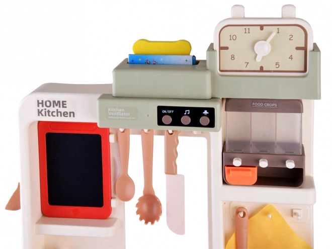 Realistische grote keuken met stoom, geluid en licht