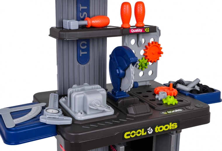 Realistische werkplaats met gereedschap