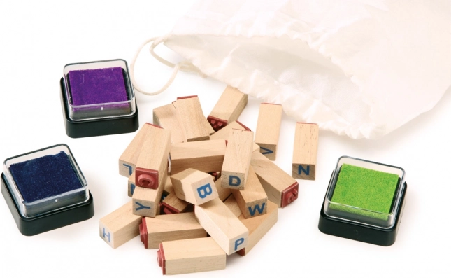houten stempels alfabet small foot met zakje en inktkussentjes