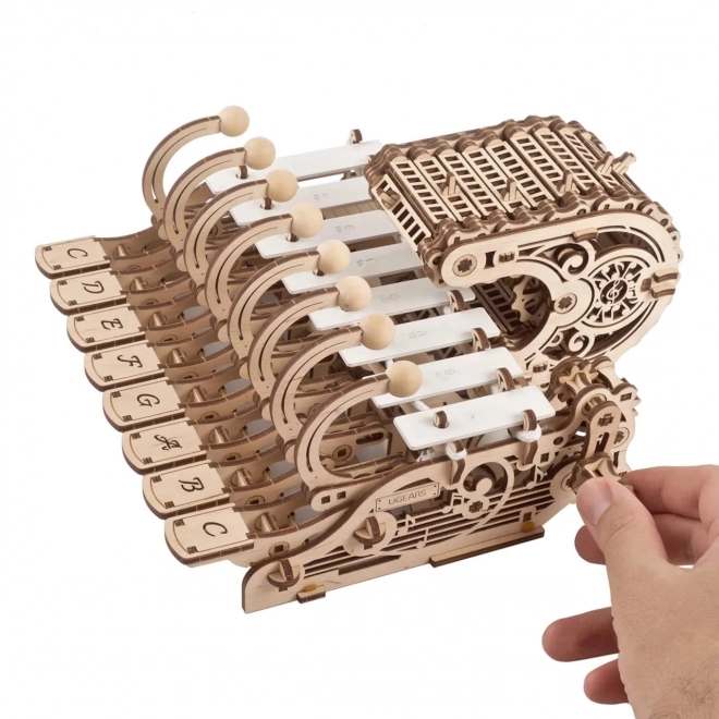 Ugears houten mechanisch model muziekinstrument Celesta