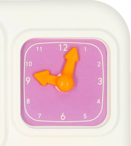 Montessori manipulatiebord met keukenelementen en leermatige klok