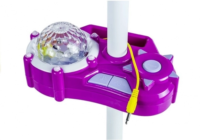 Roze set met microfoon, statief en projector