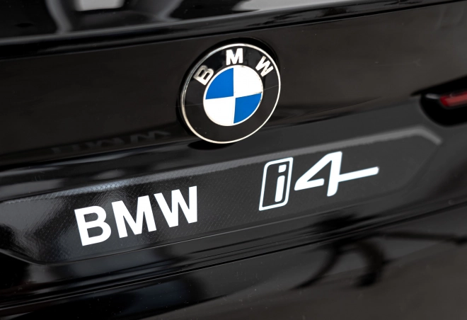 Kinderauto op batterij BMW i4 – zwart