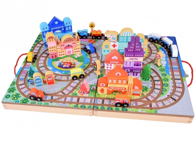Houten treinset stad met koffer