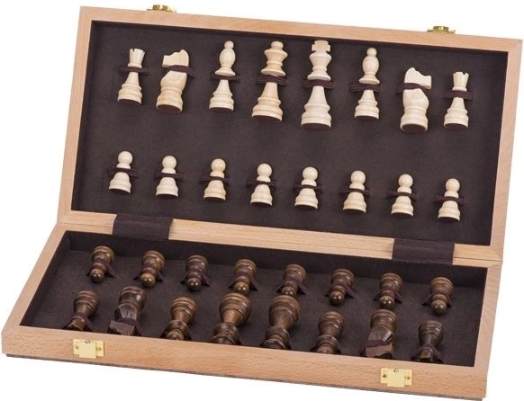 Elegante houten schaakstukken
