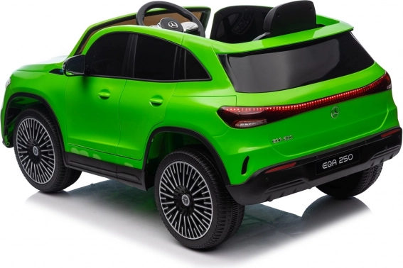 Elektrische auto Mercedes Benz EQA 250 groen