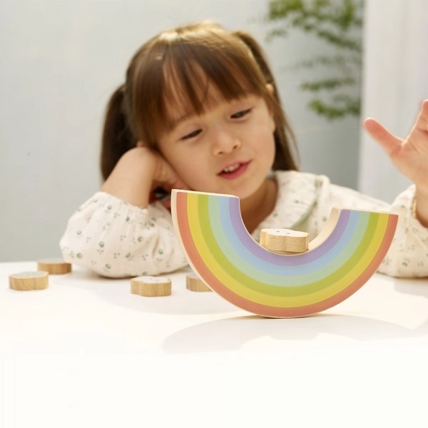 Houten balans regenboogspel met wolken