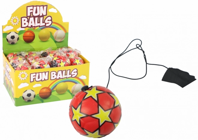 PU voetbaljojo aan elastiek, 6 cm, rood met sterretjes