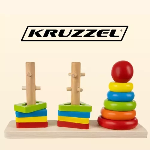 Houten kleurrijke piramide met vormen