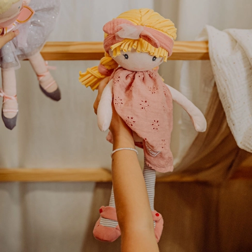 Afneembare kleertjes voor de ontwikkeling van de fantasie