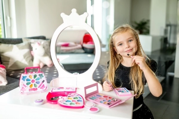 Kinderset make-up beauted palet met spiegel met magnetische sluiting 11x14,5x1cm in folie