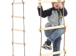 Touwladder voor kinderen van hout voor in de tuin