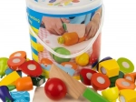 Houten fruit- en groenteset om te snijden in een emmer
