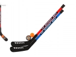 Set van hockeysticks voor veldhockey met een floorbalbal en puck