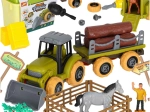 Boerderij met tractor en uit elkaar te halen voertuigen