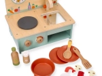 Kleine houten keuken met accessoires