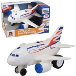 Vliegtuig Smartwings met aankondiging van de kapitein en stewardess