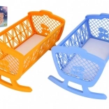 Plastic poppenwieg – schommelbedje