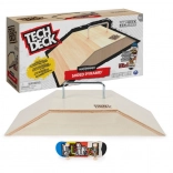 Houten ramp met Tech Deck Shred Pyramid Set fingerboard
