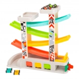 Racebaan met parkeerplaats en garages