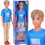 Anlily pop – stijlvolle jongen Paulo in een blauw T-shirt en beige broek