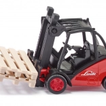 Linde heftruck 1:50 – metalen model SIKU met pallets