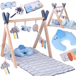 Houten speelgym met educatieve speelmat en hangende speeltjes voor baby’s