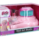 Nagelstudio met lamp en versieringen