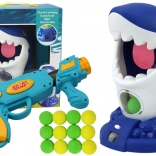 Behendigheidsspel met schieten op een haai met balletjes