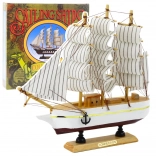 Decoratief model van een driemastzeilschip wit