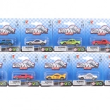 Metalen autootje op kaart