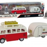 Bus met rode caravan
