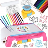 roze kindertekentafel met projector en papierrol