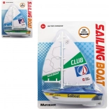 Plastic zeilboot op batterijen
