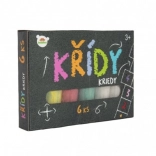 Kleurige stoepkrijtjes in doosje