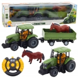 Groene tractor met aanhanger en paard met afstandsbediening