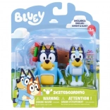 Bluey-figuurtjes op een skateboard