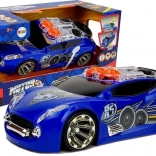 Sportieve DJ-auto met luidsprekers op het dak, licht en muziek