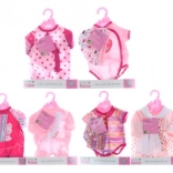 Kleertjes voor poppen 40–45 cm BABY ROSE aan een hanger