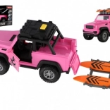 Roze terreinwagen met surfplanken en lichteffecten